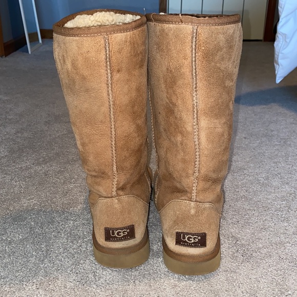 Uggs - Picture 2 of 3